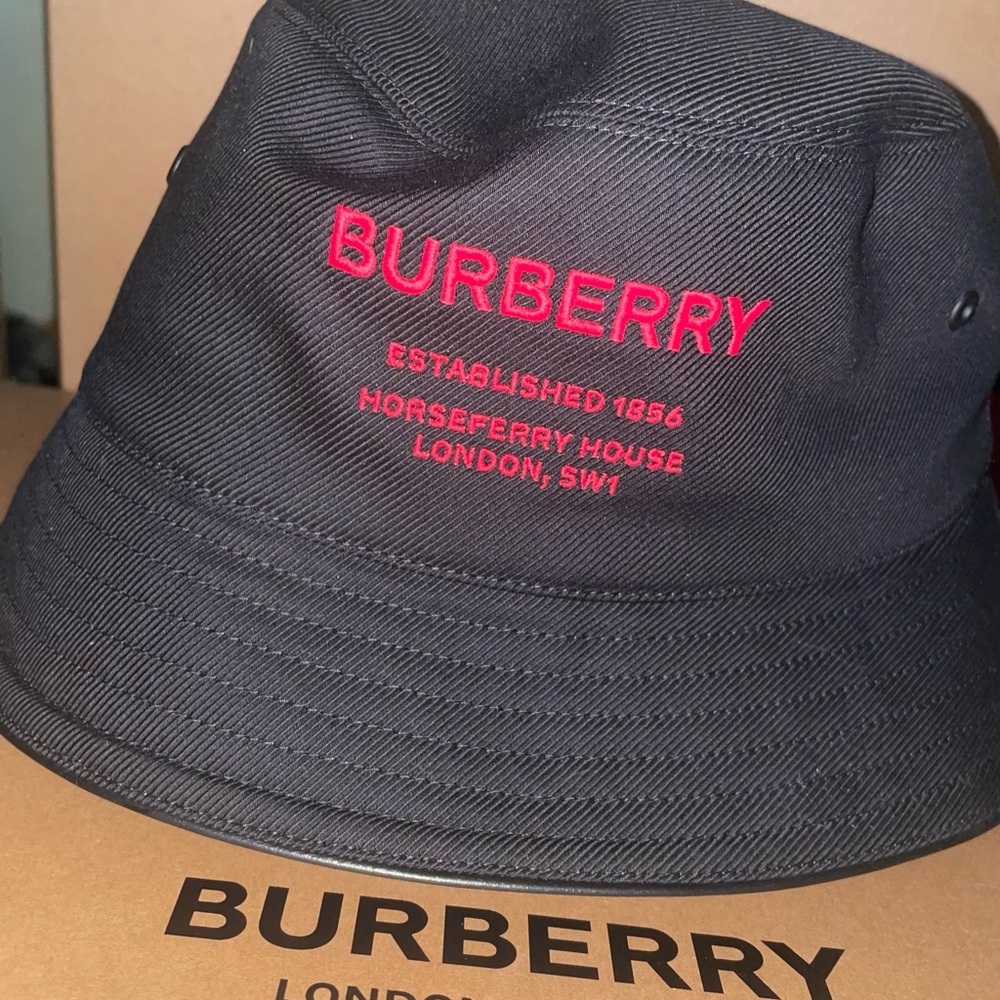 Burberry Bucket Hat LG